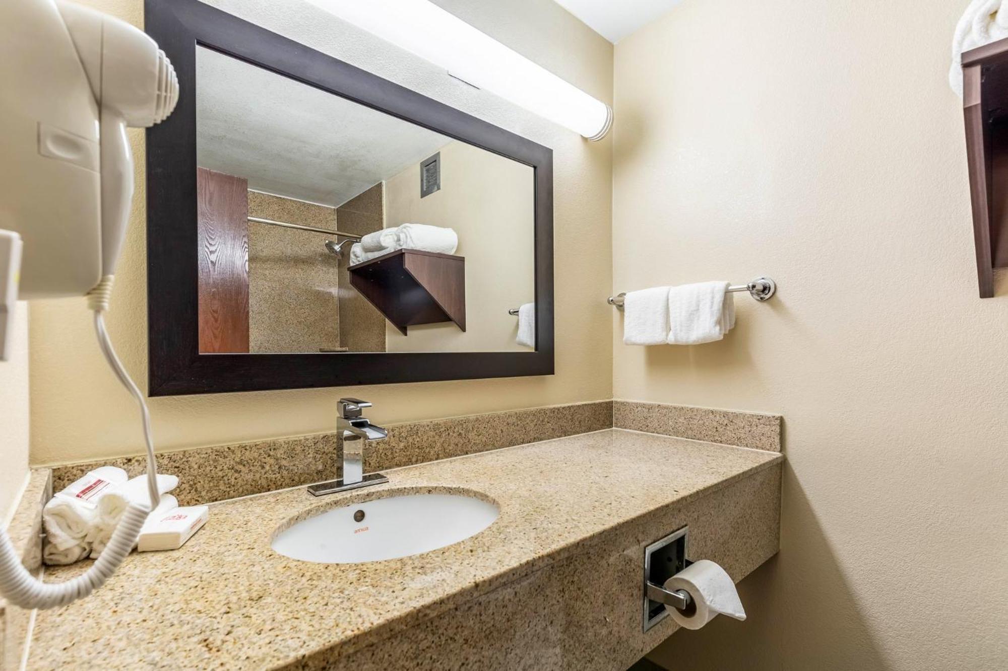 Red Roof Inn Plus & Suites Houston - Iah Airport Sw Kültér fotó
